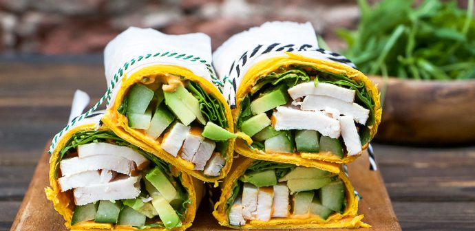 wraps met gerookte kip, lunch wrap recepten, wraps gerookte kip, hummus, avocado, recept
