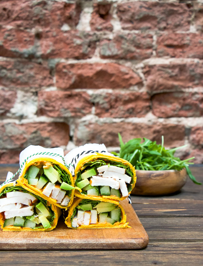 wraps met gerookte kip, lunch wrap recepten, wraps gerookte kip, hummus, avocado, recept