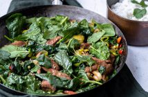 varkenshaas met spinazie, recept voor pittige geroerbakken varkenshaas met spinazie, prei, varkenshaas uit de wok, makkelijke maaltijd