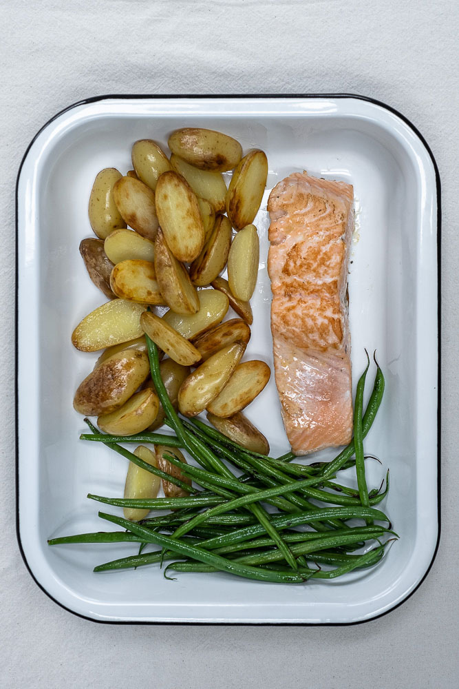 zalm uit de oven, krieltjes met zalm, aardappel salade met zalm uit de oven, met haricots verts en avocado