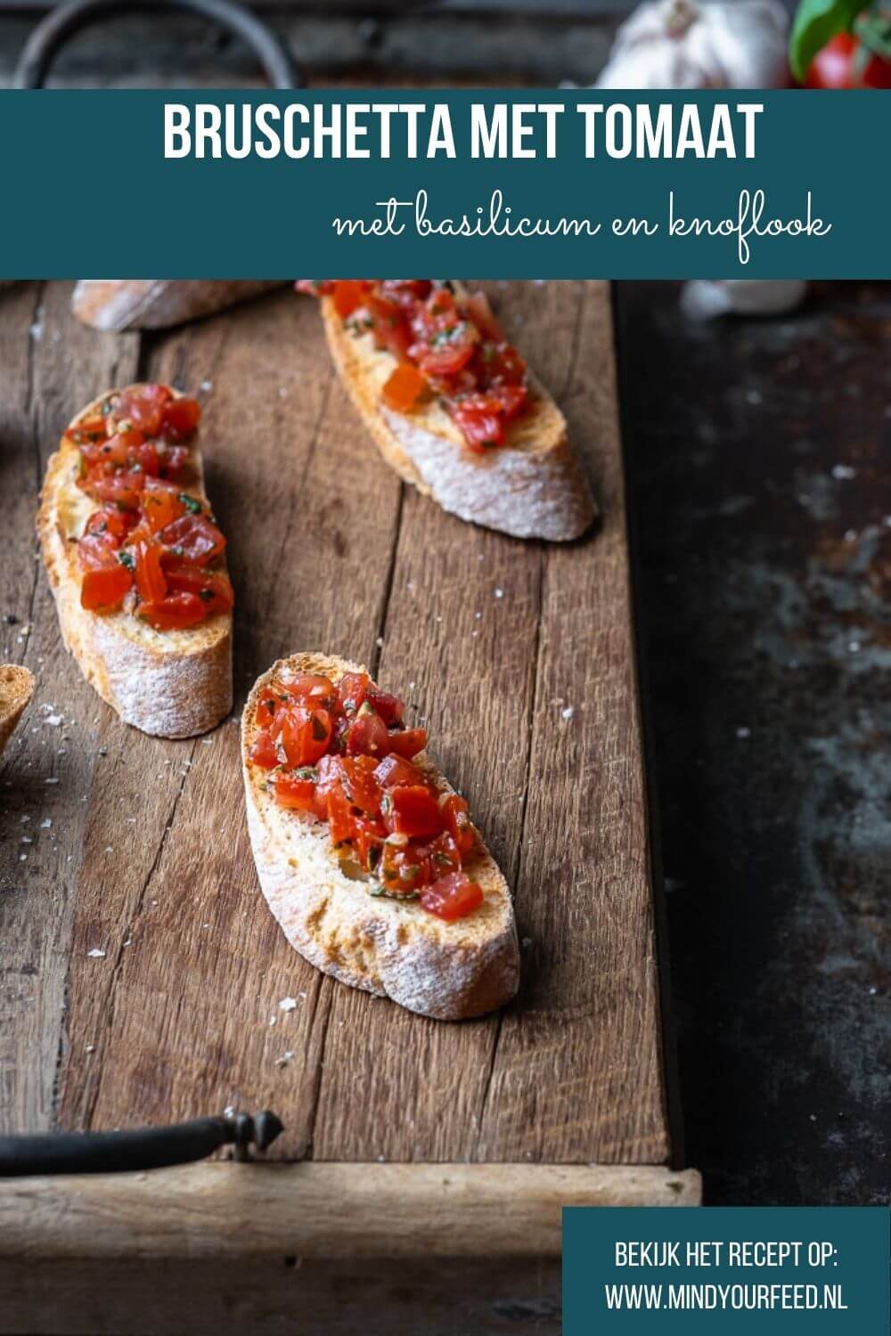 bruschetta met tomaat en basilicum, Italiaans borrelhapje, klassiek Italiaans recept