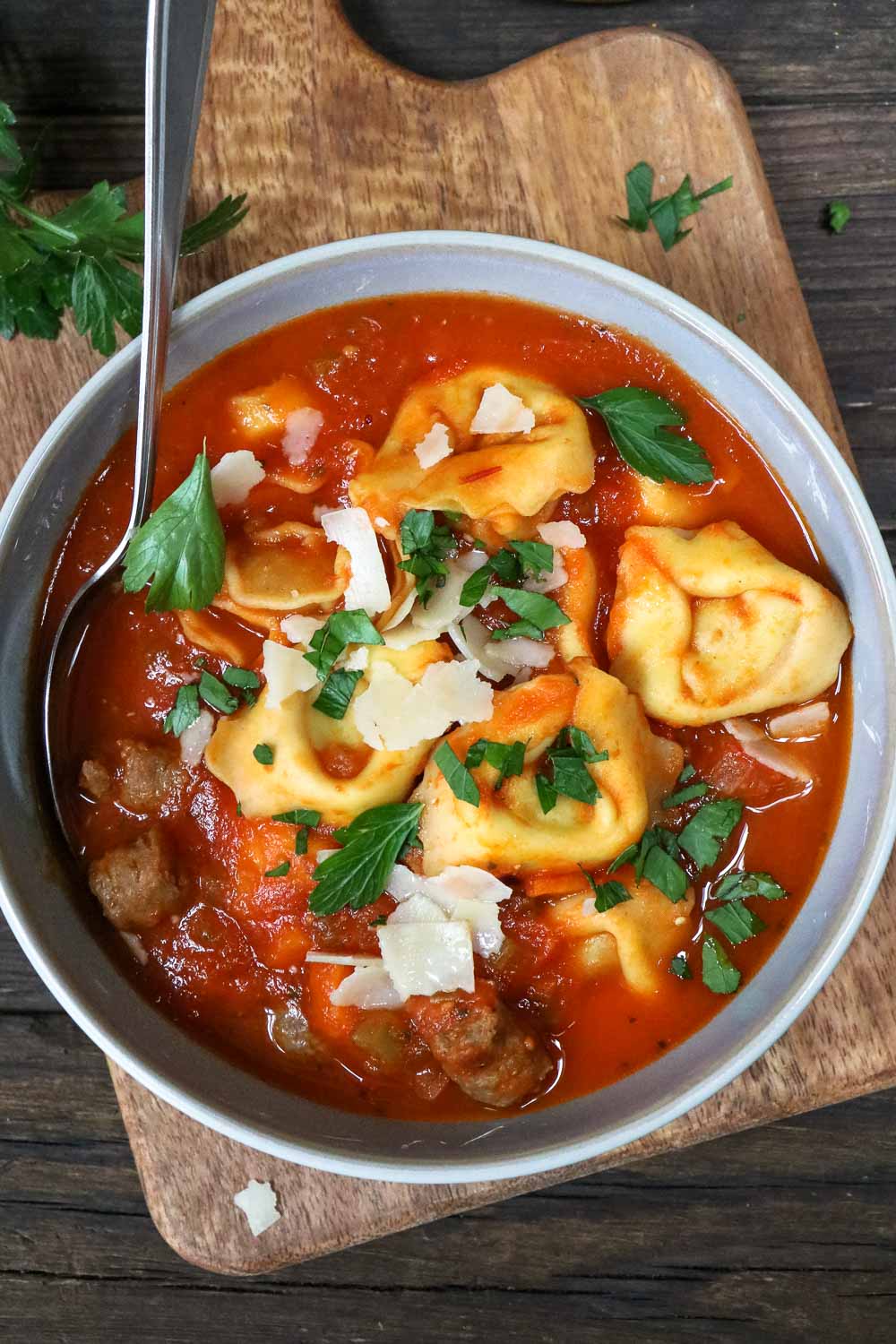 tortellini soep, Italiaanse tomatensoep met tortellini, Italiaanse maaltijdsoep