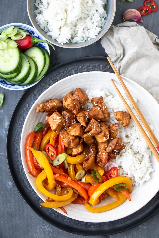 kip teriyaki, makkelijke maaltijd met kip en rijst, kip teriyaki met rijst, kip met een sausje