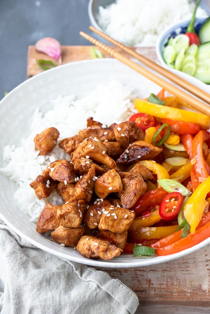 kip teriyaki, makkelijke maaltijd met kip en rijst, kip teriyaki met rijst, kip met een sausje