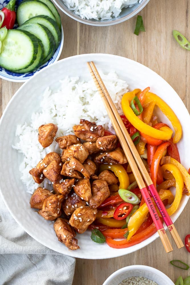 kip teriyaki, makkelijke maaltijd met kip en rijst, kip teriyaki met rijst, kip met een sausje