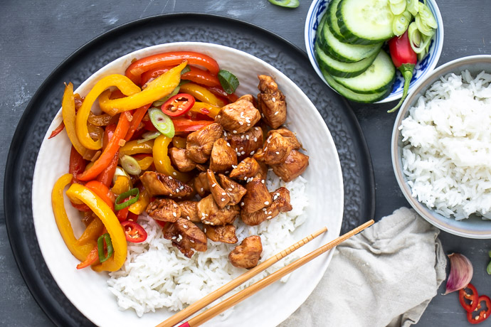 kip teriyaki, makkelijke maaltijd met kip en rijst, kip teriyaki met rijst, kip met een sausje