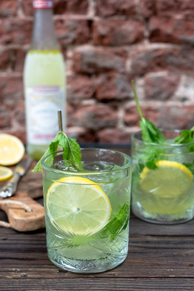 Italiaanse borrelplank, Italiaanse hapjes, Limoncello cocktail, aperitivo, borrelhapjes