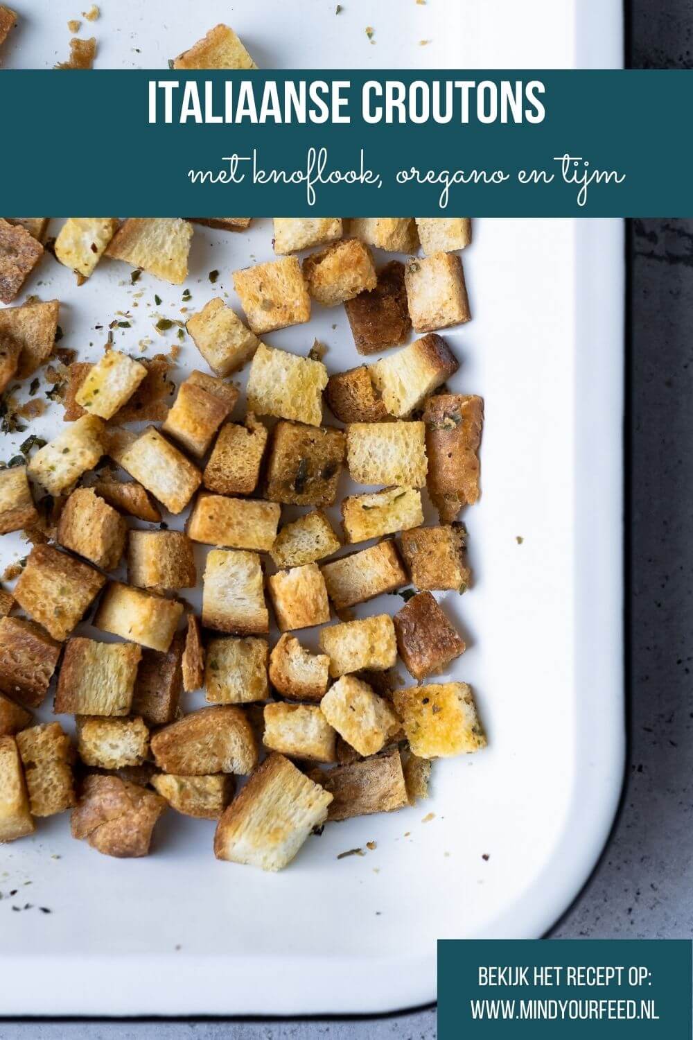 Italiaanse croutons met knoflook, gemaakt van oud brood, uit de oven, makkelijk recept