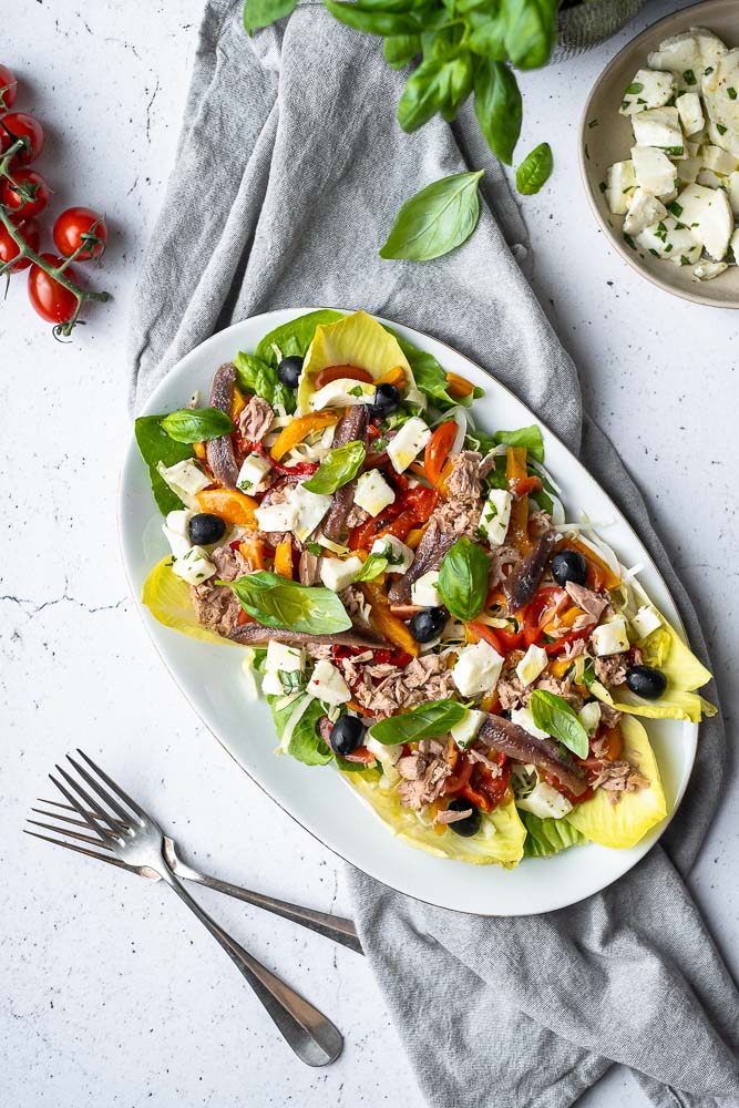 Salade met tonijn, anjovis, mozzarella, lunch salade recept, koolhydraatarm, maaltijd salade