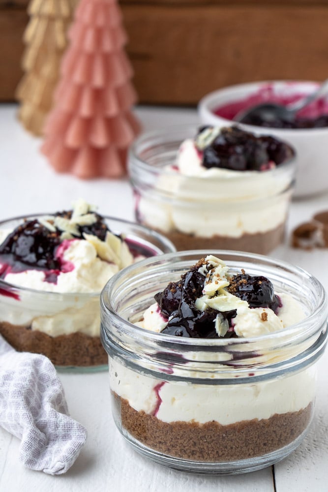 monchou toetje met speculaas, kersen en witte chocola, monchou in een glas, nagerecht, dessert