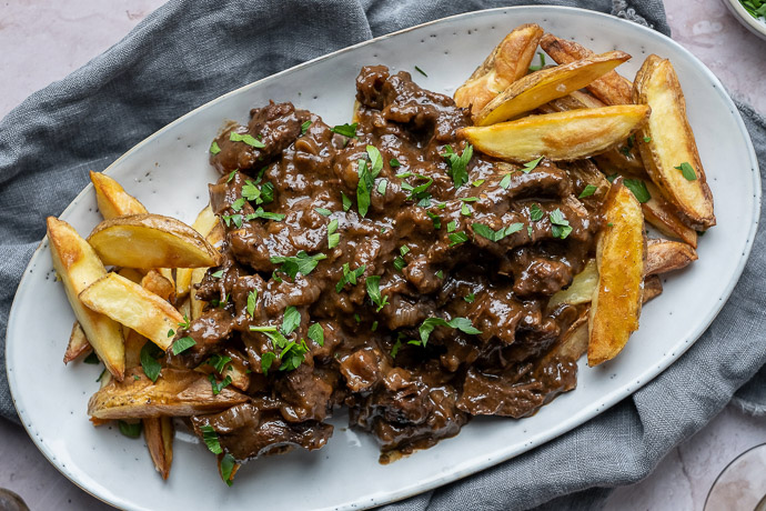 patatje stoofvlees, limburgs zuurvlees, limburgs stoofvlees, friet met stoofvlees, frietje zuurvlees