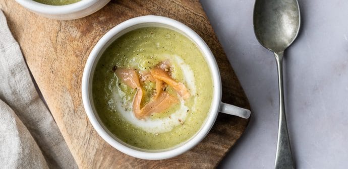 broccolisoep met zalm, makkelijk recept om zelf de lekkerste broccolisoep te maken. Met gerookte zalm en room.