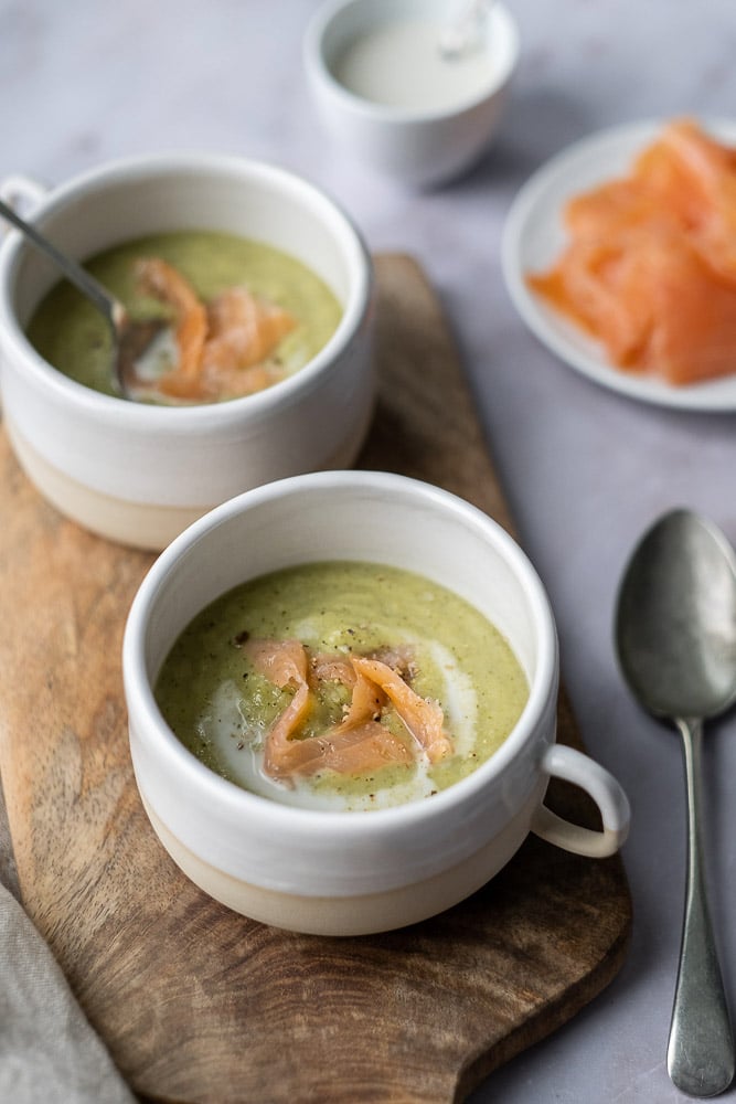 broccolisoep met zalm, makkelijk recept om zelf de lekkerste broccolisoep te maken. Met gerookte zalm en room.