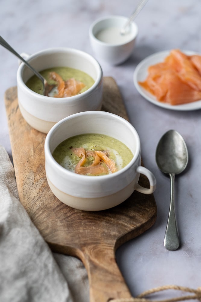 broccolisoep met zalm, makkelijk recept om zelf de lekkerste broccolisoep te maken. Met gerookte zalm en room.