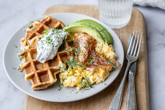 croissant wafels, croffles, wafels van croissantdeeg, danerolles wafels, hartige wafels