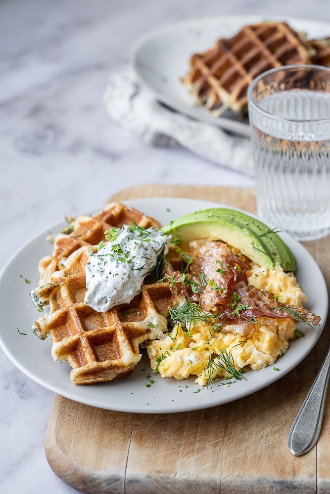 croissant wafels, croffles, wafels van croissantdeeg, danerolles wafels, hartige wafels