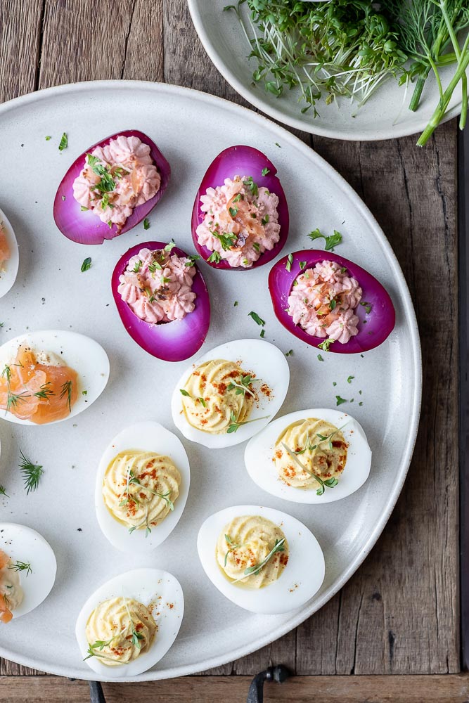 roze eieren, gevulde eieren, roze gevulde eieren met krokante spek, pasen recepten, gevulde eieren