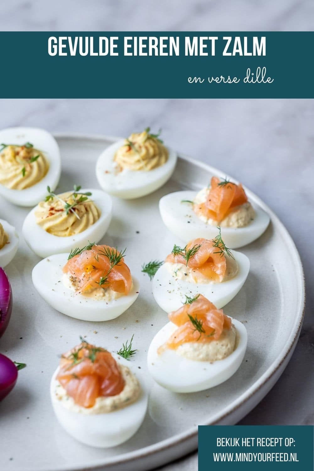 gevulde eieren met zalm, gevuld eitje met gerookte zalm, klassieke gevulde eieren