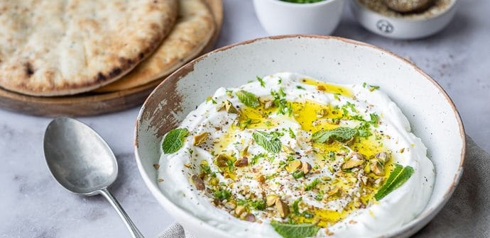 labneh recept, labneh met za'atar en citroen, uitgelekte yoghurt, zelf labneh maken