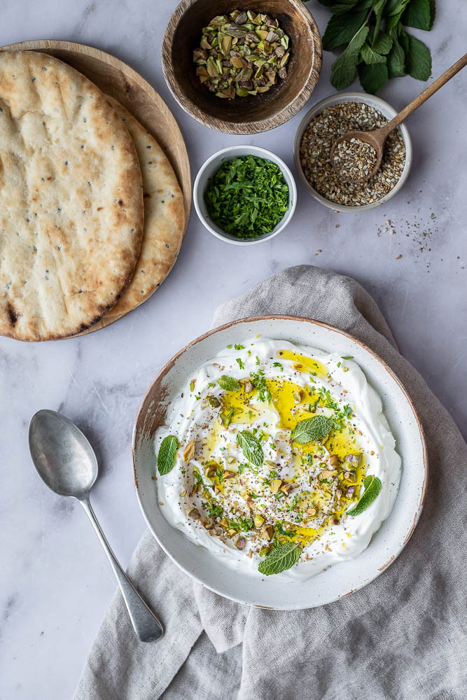 labneh recept, labneh met za'atar en citroen, uitgelekte yoghurt, zelf labneh maken