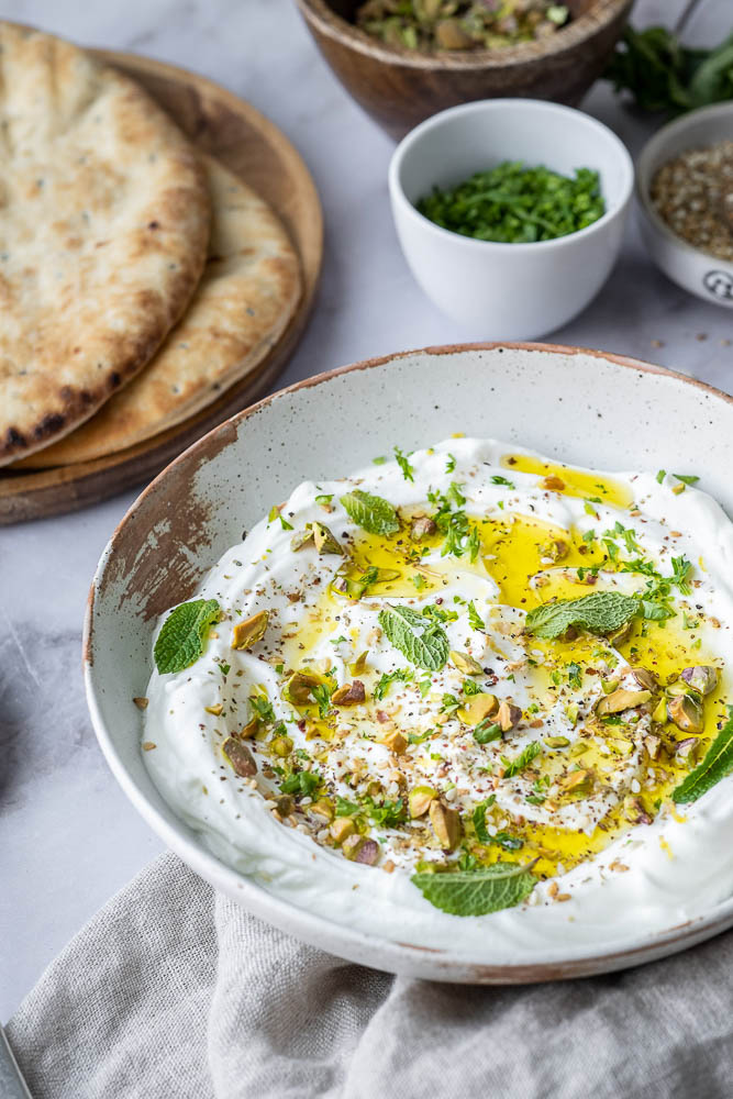 labneh recept, labneh met za'atar en citroen, uitgelekte yoghurt, zelf labneh maken