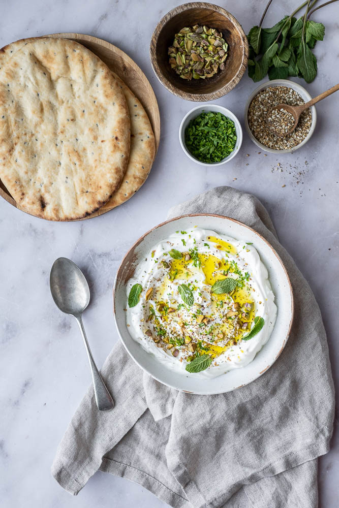 labneh recept, labneh met za'atar en citroen, uitgelekte yoghurt, zelf labneh maken