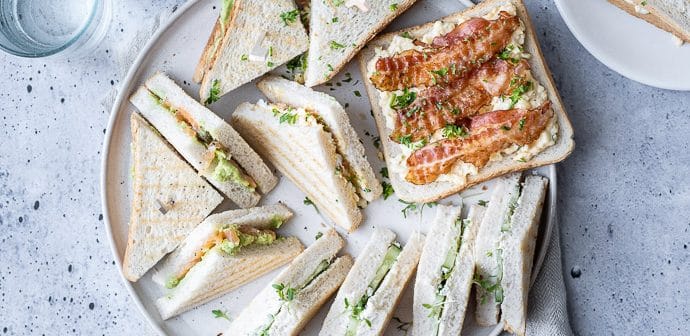 mini sandwiches met eiersalade en ontbijtspek, mini sandwich recept, high tea sandwich, Pasen, brunch recepten