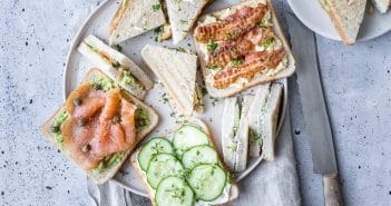 mini sandwich met roomkaas en komkommer, high tea hapjes