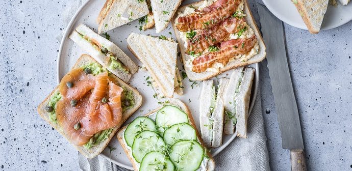 mini sandwich met roomkaas en komkommer, high tea hapjes
