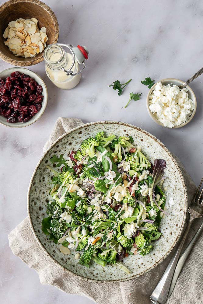 broccolisalade, broccoli salade, salade recept met broccoli, lunch salade broccoli, bijgerecht, bbq salade