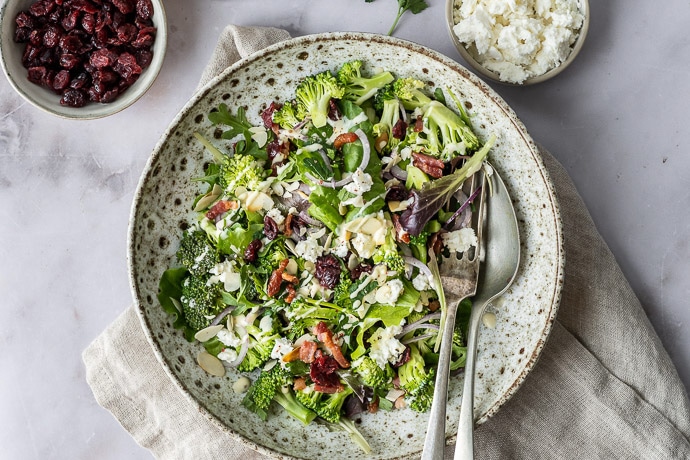 broccolisalade, broccoli salade, salade recept met broccoli, lunch salade broccoli, bijgerecht, bbq salade