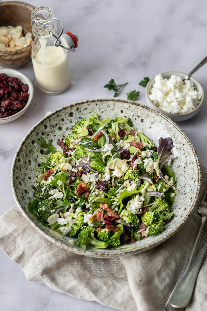 broccolisalade, broccoli salade, salade recept met broccoli, lunch salade broccoli, bijgerecht, bbq salade