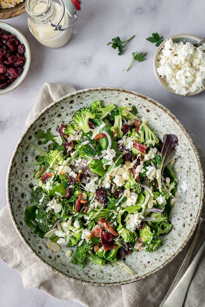 broccolisalade, broccoli salade, salade recept met broccoli, lunch salade broccoli, bijgerecht, bbq salade