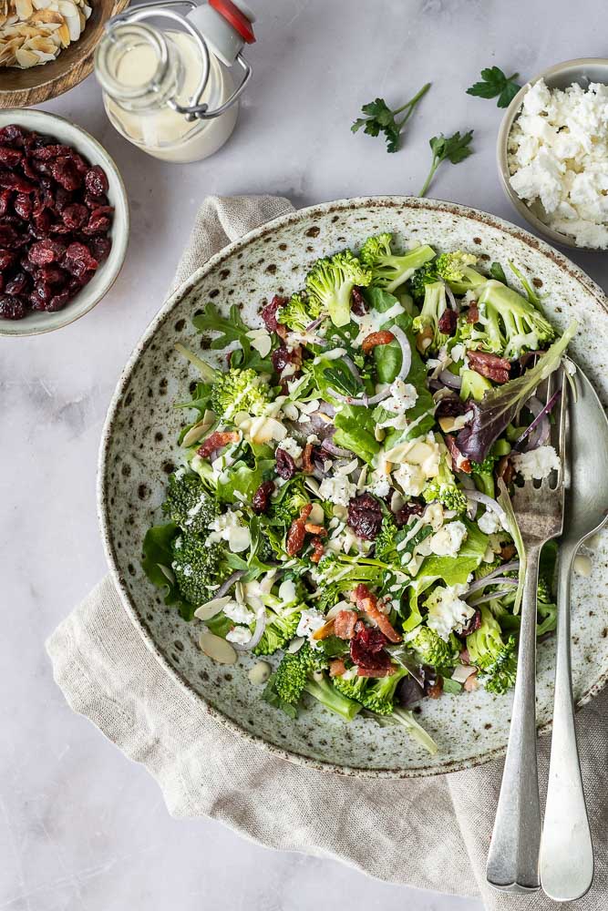 broccolisalade, broccoli salade, salade recept met broccoli, lunch salade broccoli, bijgerecht, bbq salade