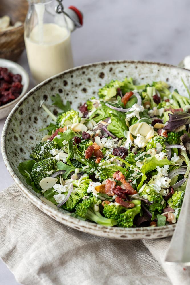 broccolisalade, broccoli salade, salade recept met broccoli, lunch salade broccoli, bijgerecht, bbq salade