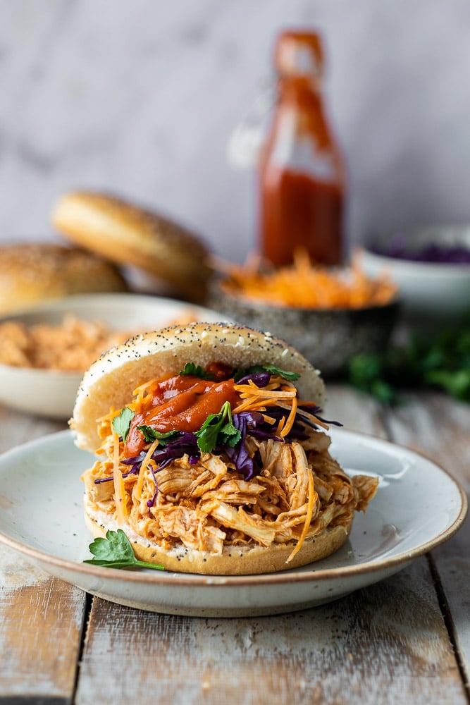 bbq pulled chicken, barbecue pulled chicken, pulled chicken recept, barbecue recept, pulled chicken uit de oven, broodje pulled chicken