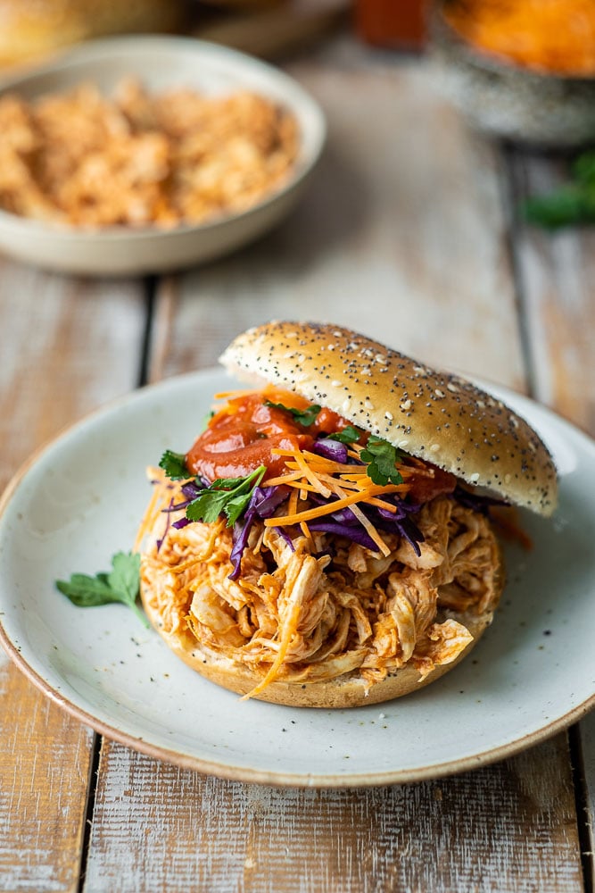 bbq pulled chicken, barbecue pulled chicken, pulled chicken recept, barbecue recept, pulled chicken uit de oven, broodje pulled chicken