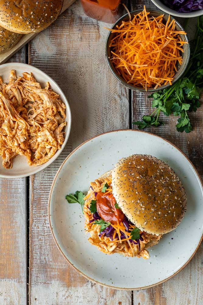 bbq pulled chicken, barbecue pulled chicken, pulled chicken recept, barbecue recept, pulled chicken uit de oven, broodje pulled chicken