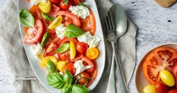 Salade caprese recept, klassieke originele Italiaanse recept, voorgerecht, bijgerecht, antipasti koud