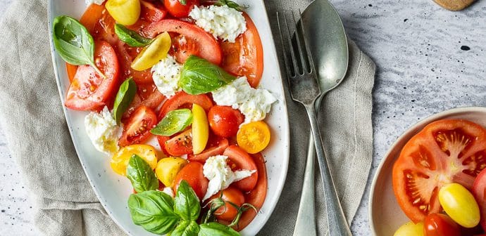 Salade caprese recept, klassieke originele Italiaanse recept, voorgerecht, bijgerecht, antipasti koud