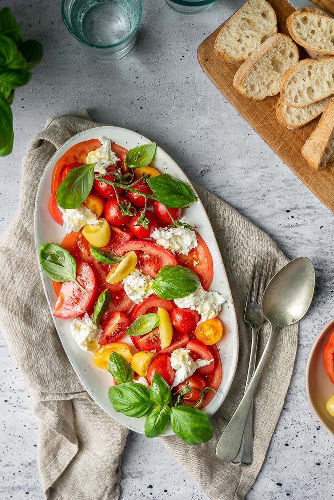 Salade caprese recept, klassieke originele Italiaanse recept, voorgerecht, bijgerecht, antipasti koud