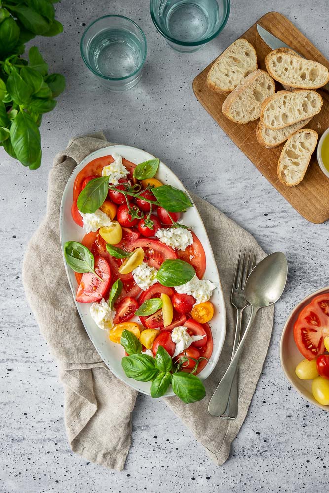 Salade caprese recept, klassieke originele Italiaanse recept, voorgerecht, bijgerecht, antipasti koud