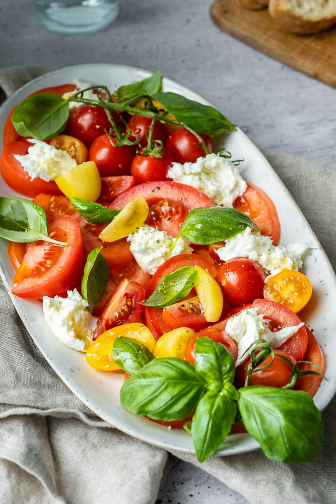 Salade caprese recept, klassieke originele Italiaanse recept, voorgerecht, bijgerecht, antipasti koud