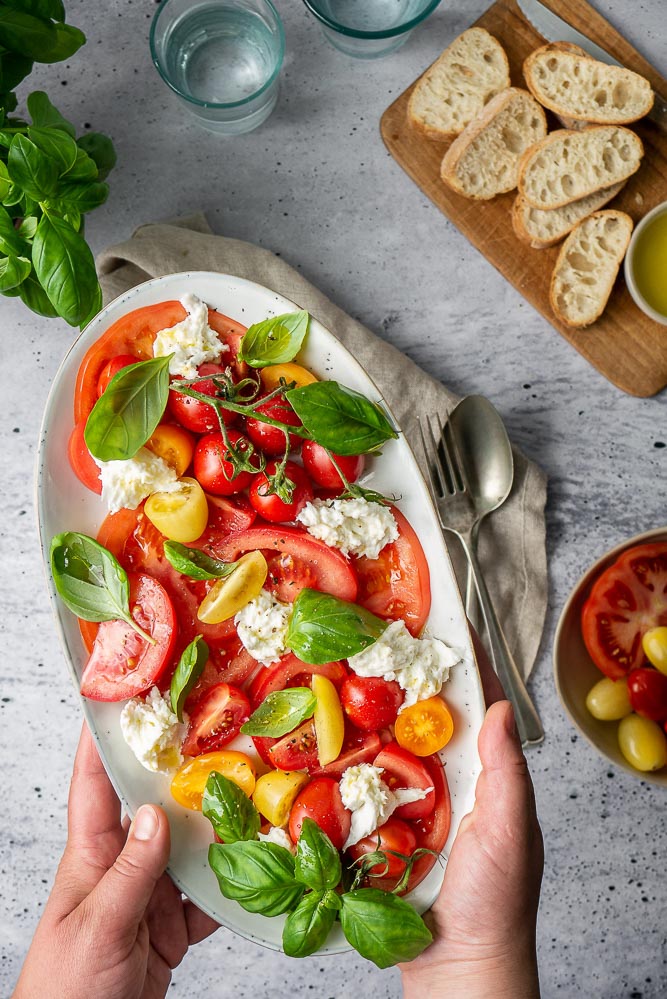 Salade caprese recept, klassieke originele Italiaanse recept, voorgerecht, bijgerecht, antipasti koud