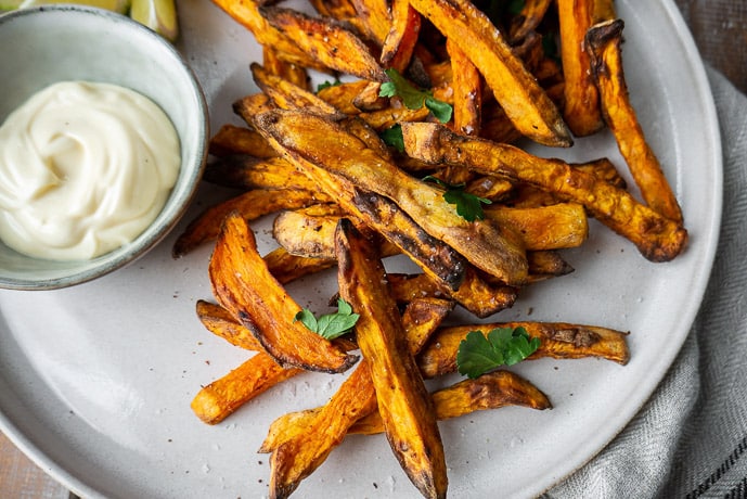 zoete aardappel friet airfryer, krokante zoete aardappel frietjes