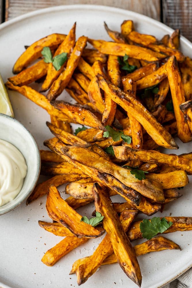 zoete aardappel friet airfryer, krokante zoete aardappel frietjes