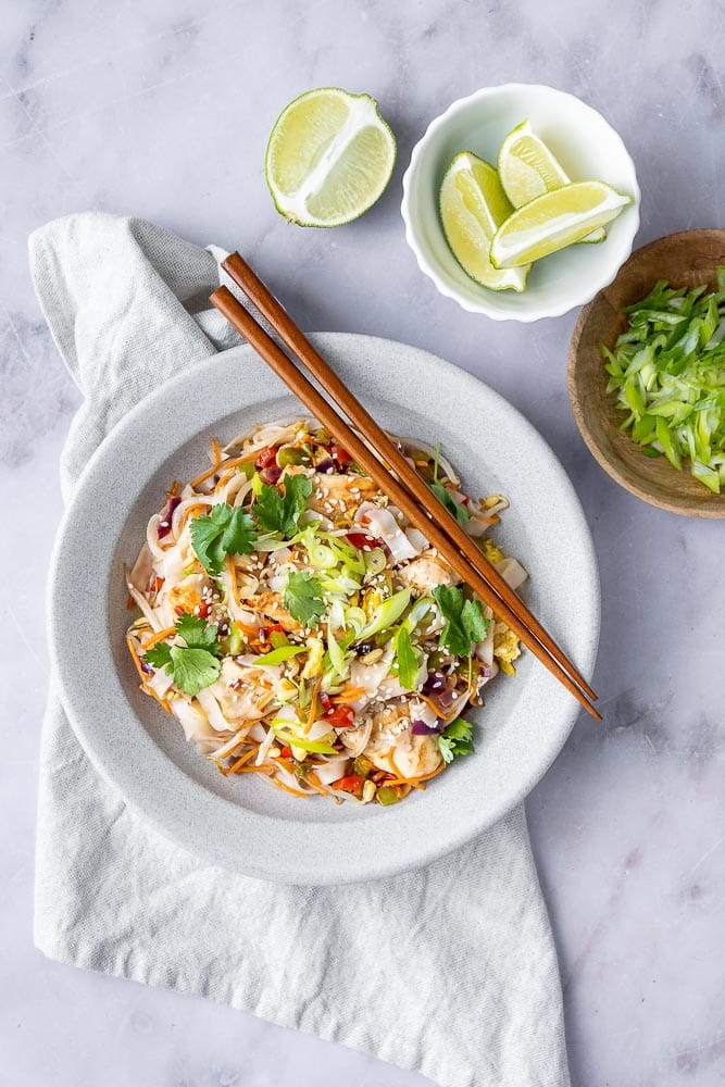 Pad thai met kip, recept Pad Thai, Thaise keuken, noedels met kip, 