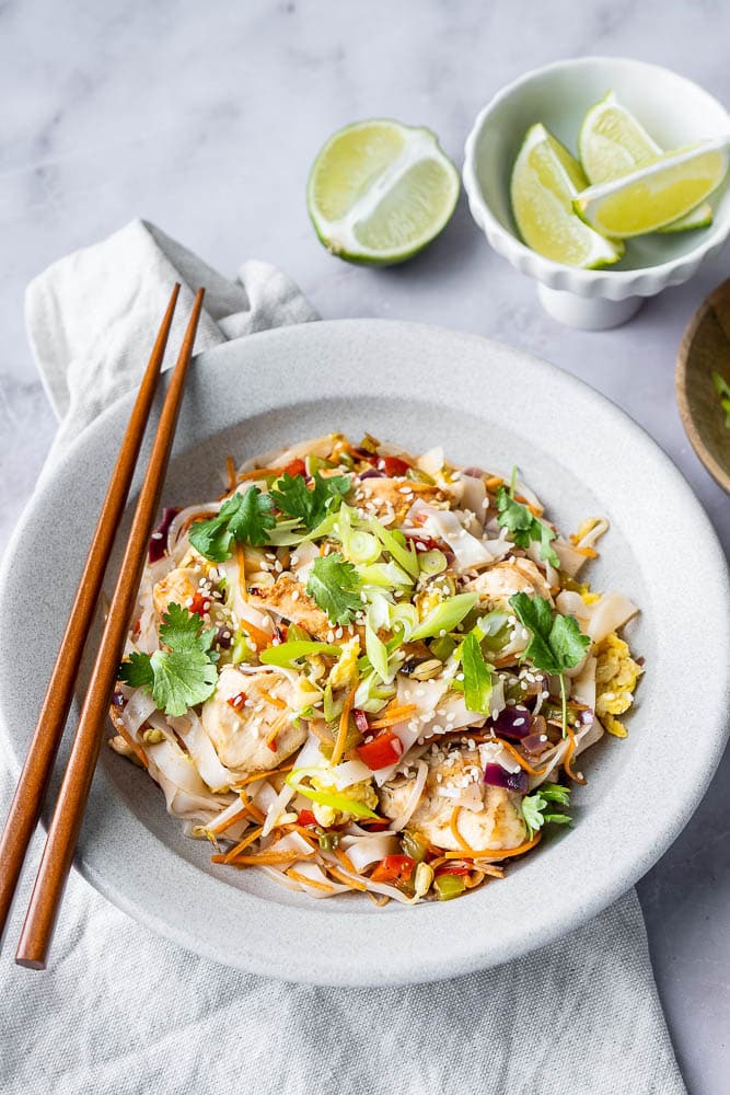 Pad thai met kip, recept Pad Thai, Thaise keuken, noedels met kip, 