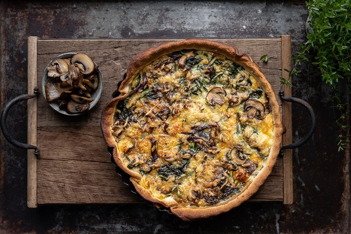 quiche met champignons en spinazie, vegetarische quiche met champignons, paddenstoelen quiche, hartige taart, herfst, recept