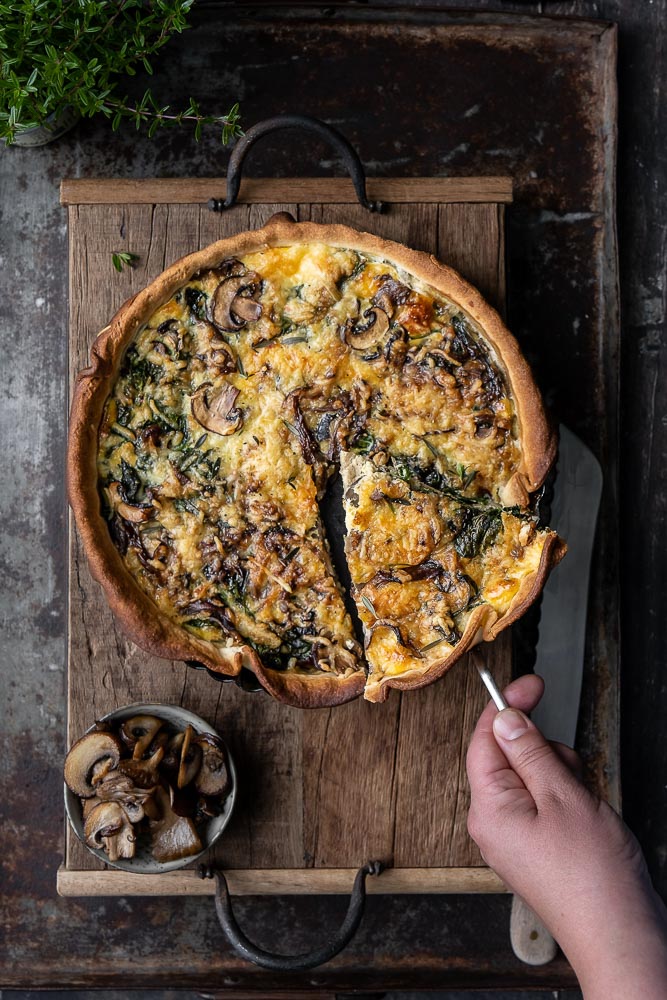 quiche met champignons en spinazie, vegetarische quiche met champignons, paddenstoelen quiche, hartige taart, herfst, recept